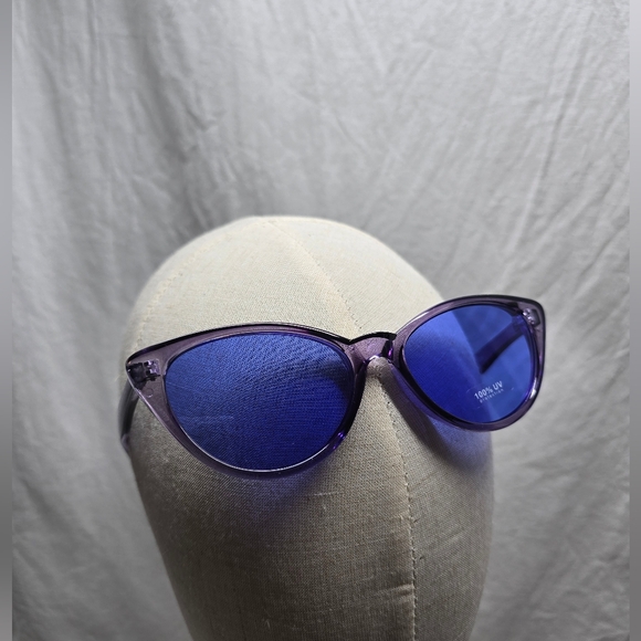 V.P.I. Blue and Purple Cat Eye Fashion Y2K Sunglasses - New - Picture 7 of 8